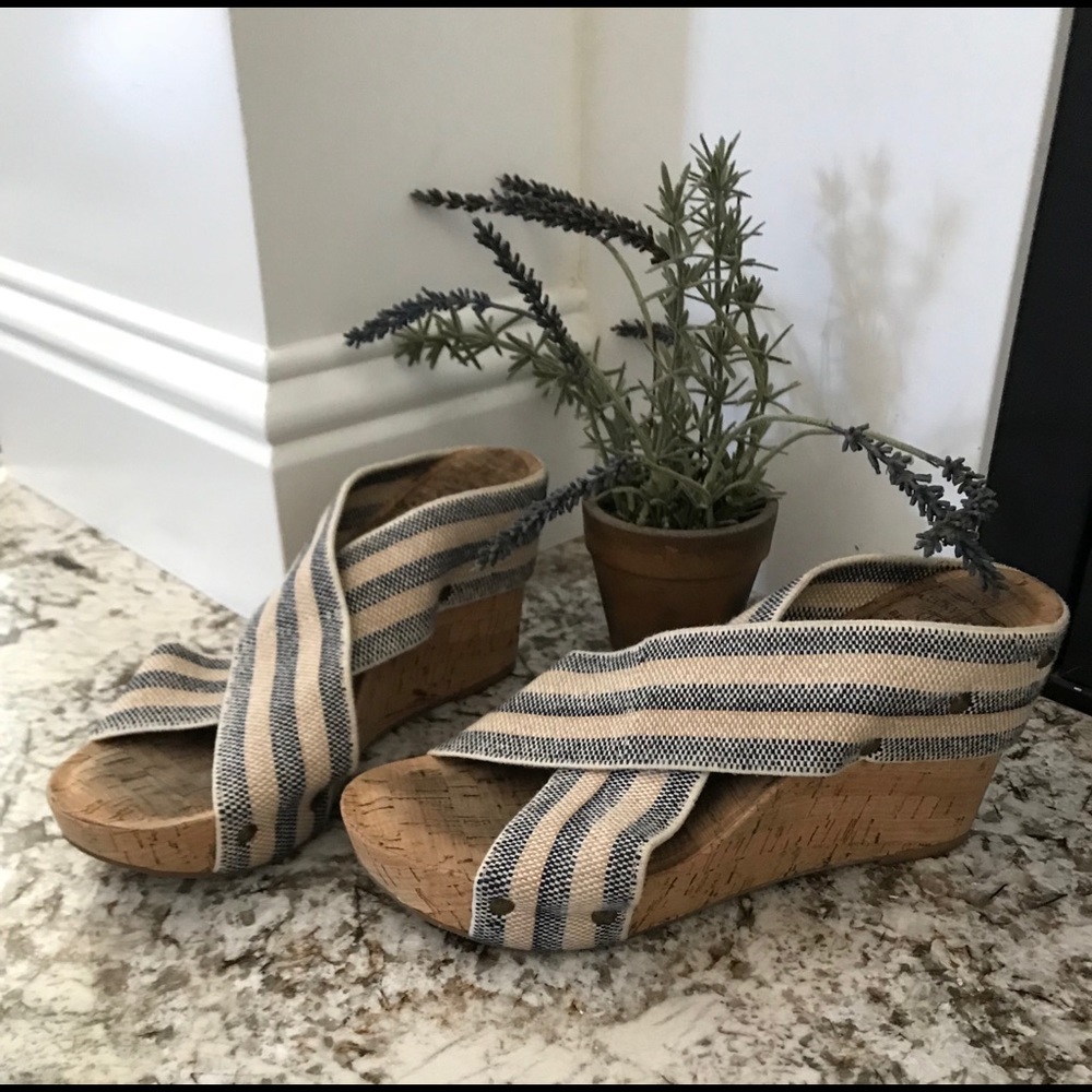 Lucky Brand Wedge Sandal